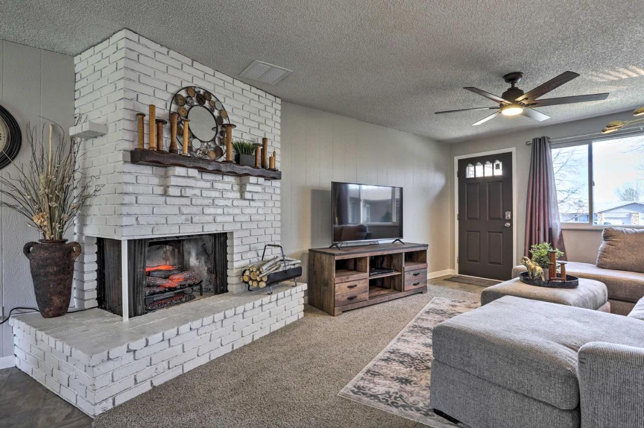 Duplex With Private Yard 3 Mi To Downtown Loveland! Buitenkant foto