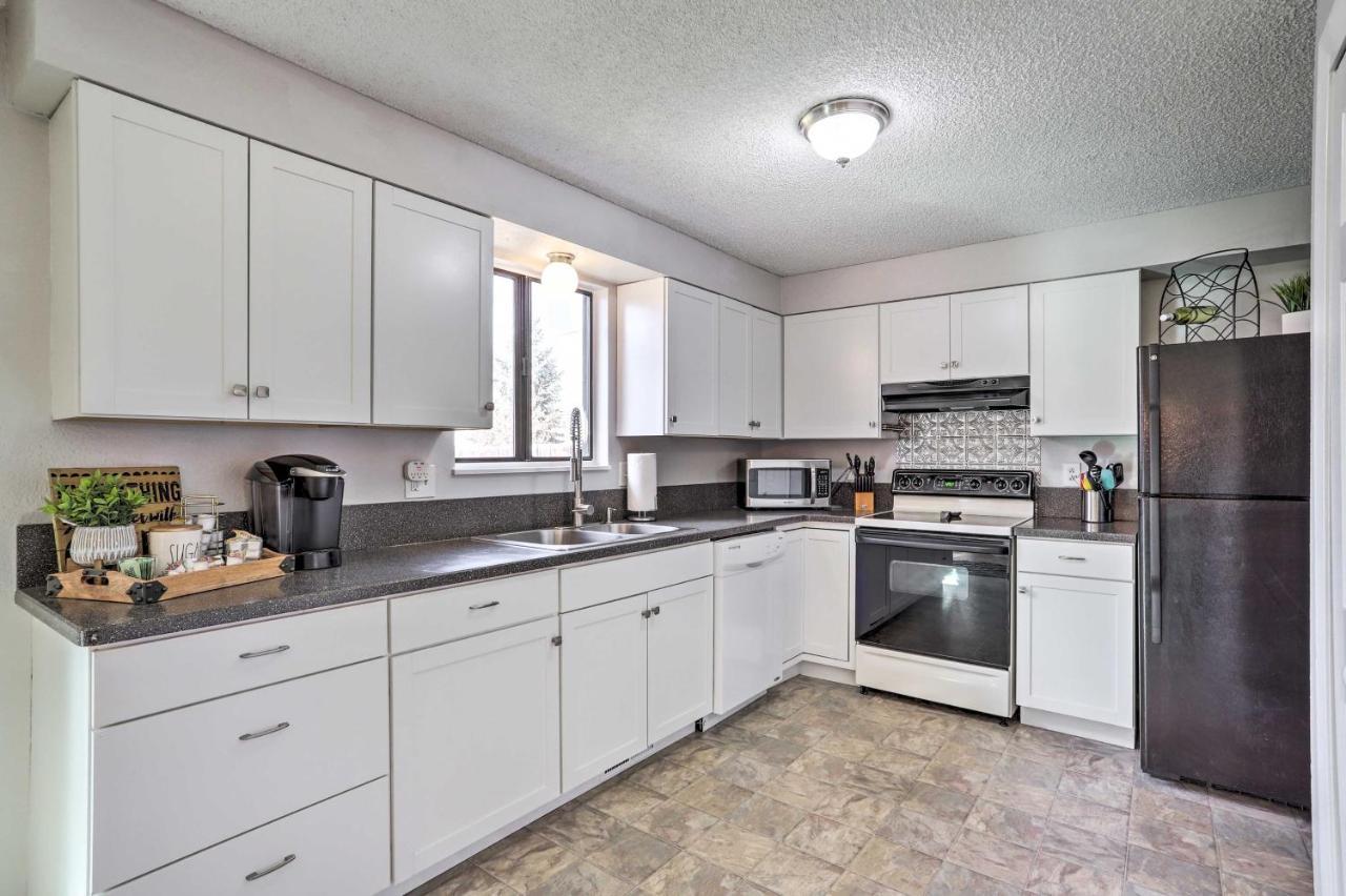 Duplex With Private Yard 3 Mi To Downtown Loveland! Buitenkant foto